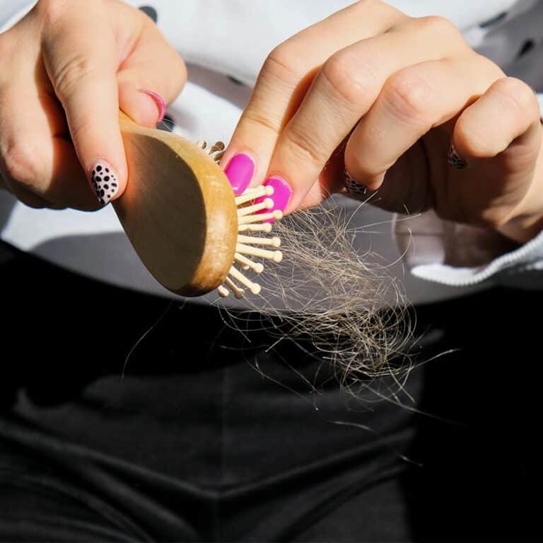 Cabelo Caindo Só de Passar a Mão